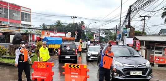 Kendaraan dari Arah Bedahan ke Depok Dialihkan, Kemacetan di Simpang Tugu Sawangan Terurai
