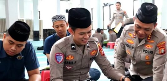 Tingkatkan Kualitas Spiritual, Polres Metro Depok Gelar Polisi Mengaji Selama Ramadan