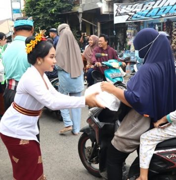 Umat Hindu Perkuat Nilai Toleransi dengan Cara Berbagi Kepada Masyarakat