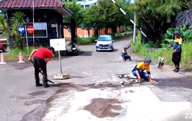 Usai Ditinjau Wali Kota, Jalan Sawangan Village Langsung Diperbaiki