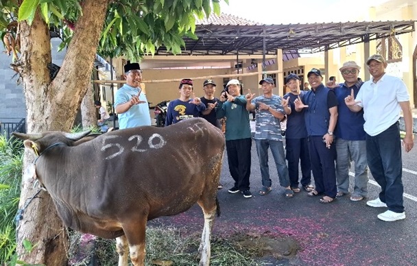 Aparatur Kecamatan Limo Potong 5 Hewan Kurban