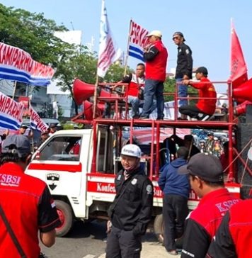 Belum Digaji 7 Bulan, Pegawai Hotel Bumi Wiyata Gelar Aksi Demo