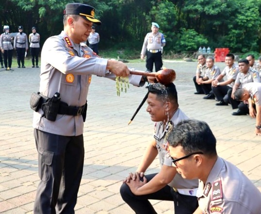 Selamat! 121 Anggota Polres Metro Depok Naik Pangkat