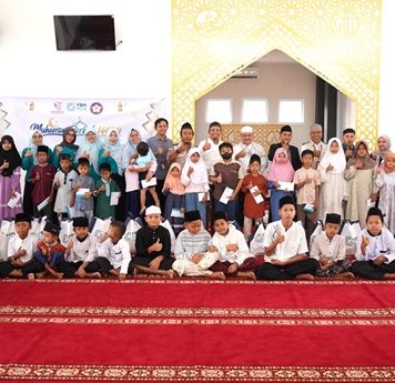 Jelang HUT RI, YBM PLN UIT JBB Tebar Semangat Berbagi