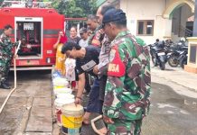 Kodim 0508 Depok Distribusikan Air Bersih ke Pemukiman Warga