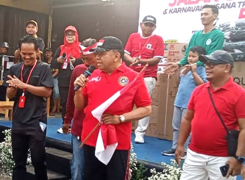Mantan Dubes RI Lepas Peserta Karnaval Busana Tradisional