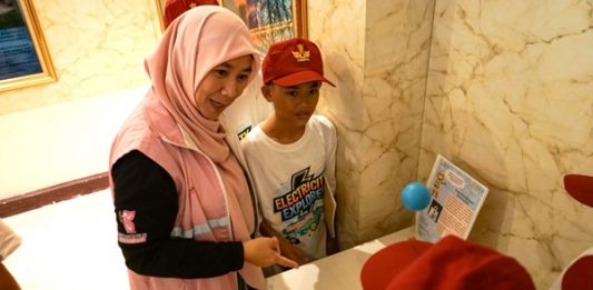 Srikandi PLN UIT JBB Ajak Siswa SDN Krukut 3 Depok Belajar di Museum Listrik
