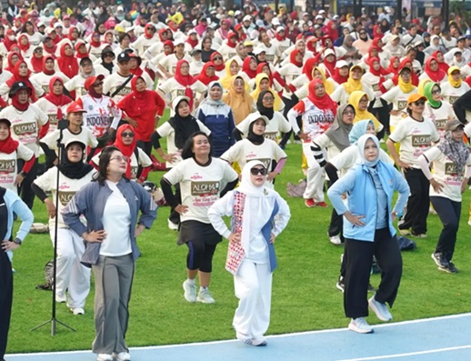 Pecah! Ribuan Warga Senam Paricara Dharma dan Zumba di Halaman Balai Kota