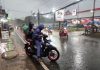 Alhamdulillah…Depok Diguyur Hujan Lebat, Bocil Kegirangan Main Hujanan