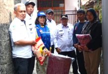 Dinsos Salurkan Bantuan untuk Korban Rumah Roboh