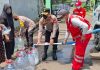 Warga Bedahan Kekeringan, Polsek Bojongsari dan PMI Salurkan Air Bersih