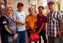 Anggota Linmas Tangkap Pelaku Pembuang Sampah Sembarangan