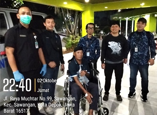 Ditemukan dalam Kondisi Sakit, Petugas Sosial Cinere Amankan Lansia Telantar